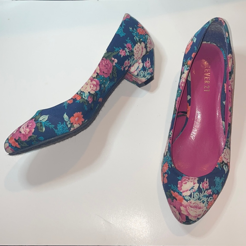 Forever 21 floral low chunky/ cone heels. Size 6 US. Almond toe.